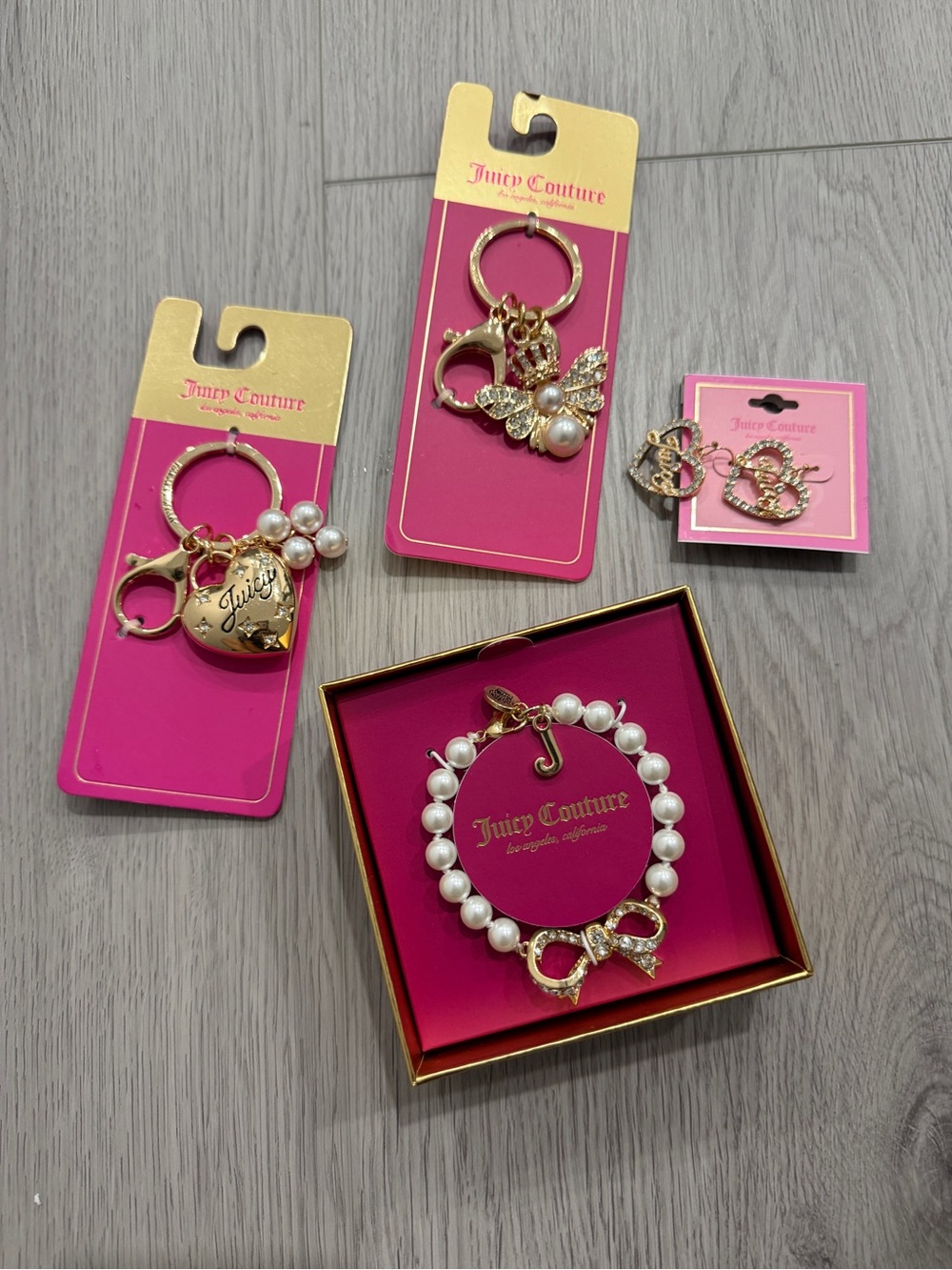 Juicy Couture Gold Tone Pearl Bow Bracelet and Keychain Set - White Pearls